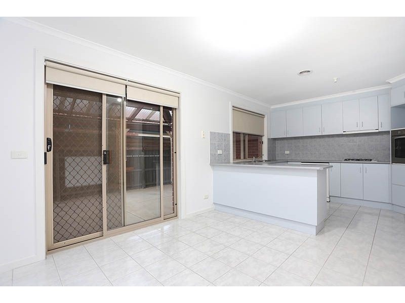 5 Kennedy Parade, Roxburgh Park VIC 3064