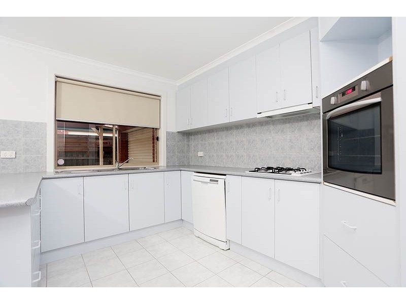 5 Kennedy Parade, Roxburgh Park VIC 3064