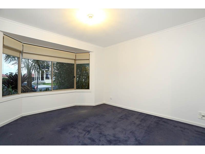 5 Kennedy Parade, Roxburgh Park VIC 3064