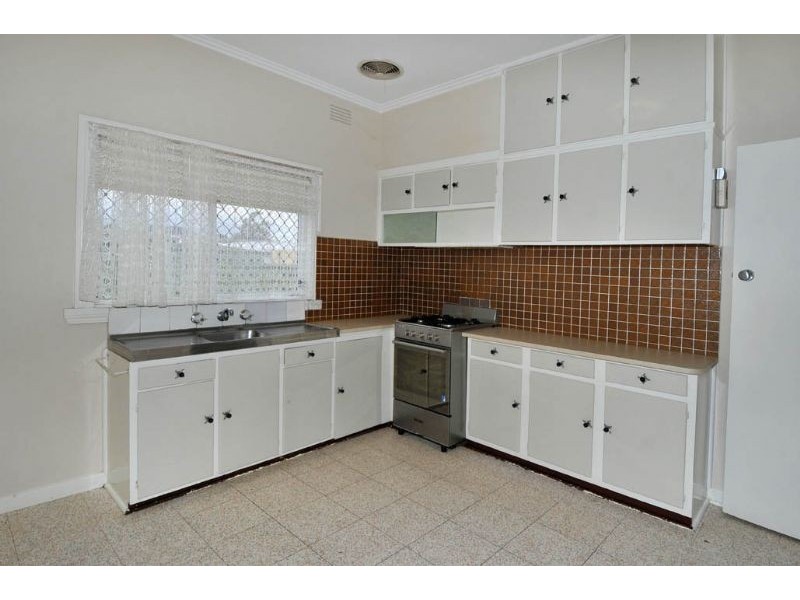 10 Lawrence Street, Hadfield VIC 3046