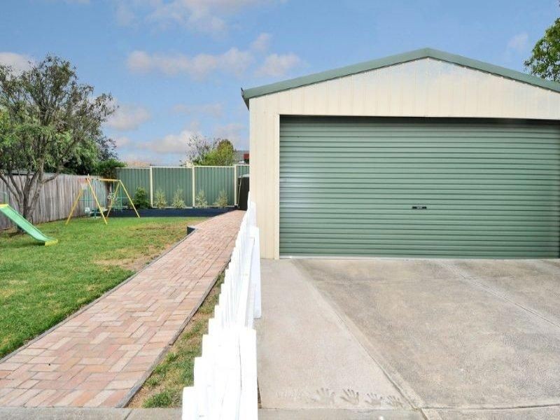 14 Magnolia Street, Oak Park VIC 3046