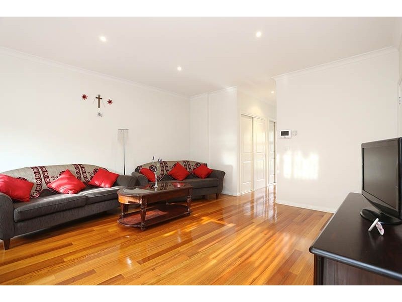 2/30 Gladstone Parade, Glenroy VIC 3046