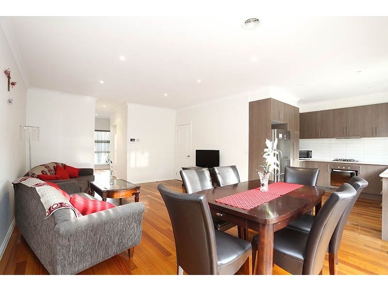 2/30 Gladstone Parade, Glenroy VIC 3046