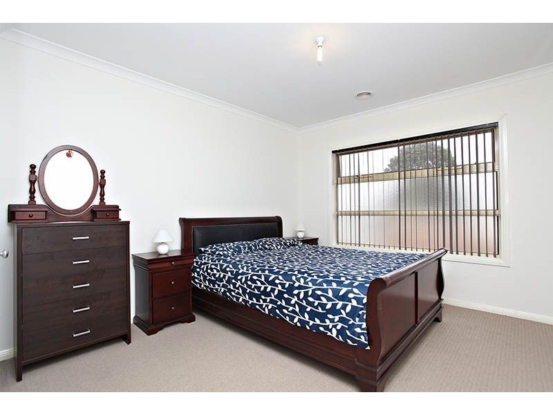 2/30 Gladstone Parade, Glenroy VIC 3046