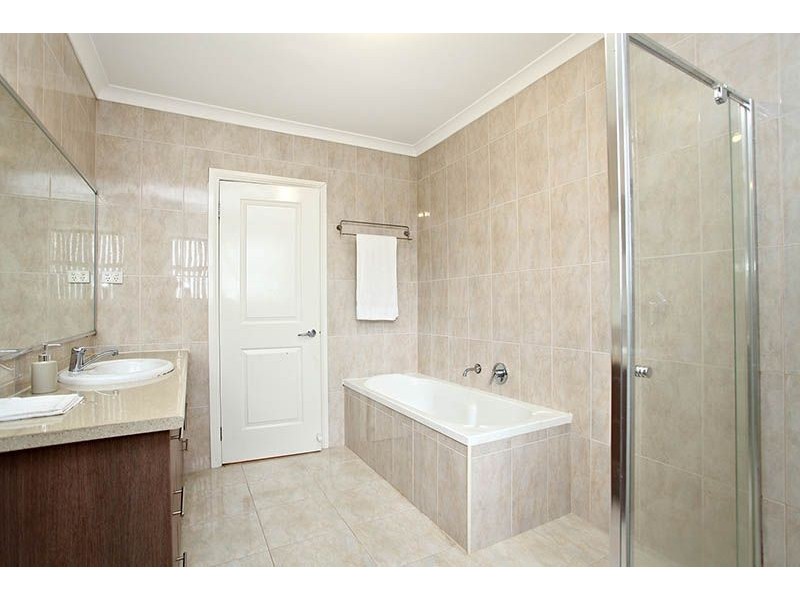 2/30 Gladstone Parade, Glenroy VIC 3046