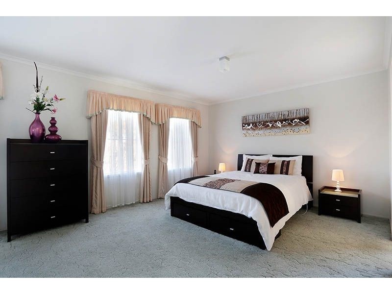 24 Thurmand Court, Roxburgh Park VIC 3064