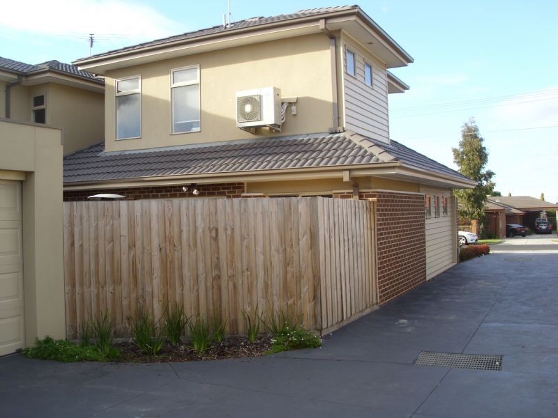 2/44 Gladstone Parade, Glenroy VIC 3046