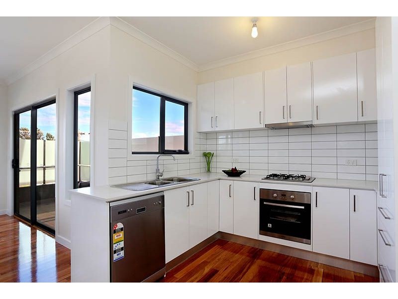 1/4 Truscott Street, Glenroy VIC 3046