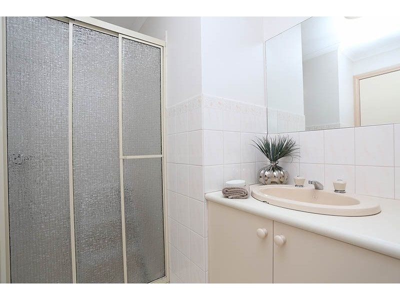 2/6 Maude Avenue, Glenroy VIC 3046