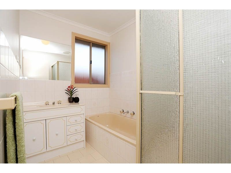 2/6 Maude Avenue, Glenroy VIC 3046