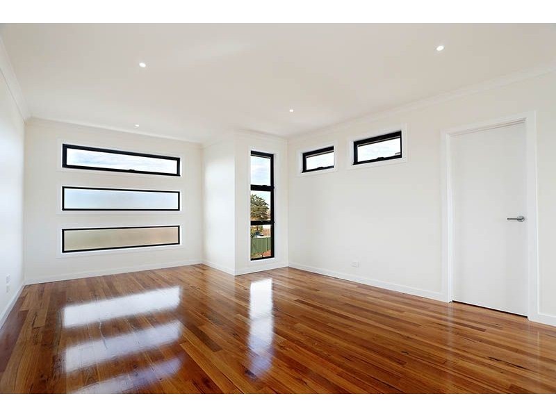 2/4 Truscott Street, Glenroy VIC 3046