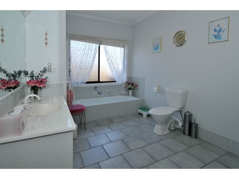 63 Loongana Avenue, Glenroy VIC 3046