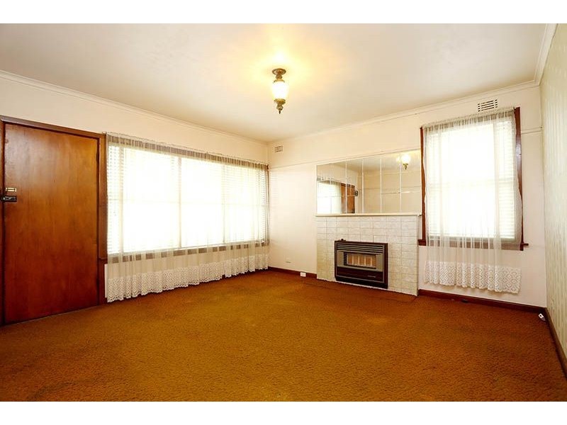 8 Fidge Court, Jacana VIC 3047