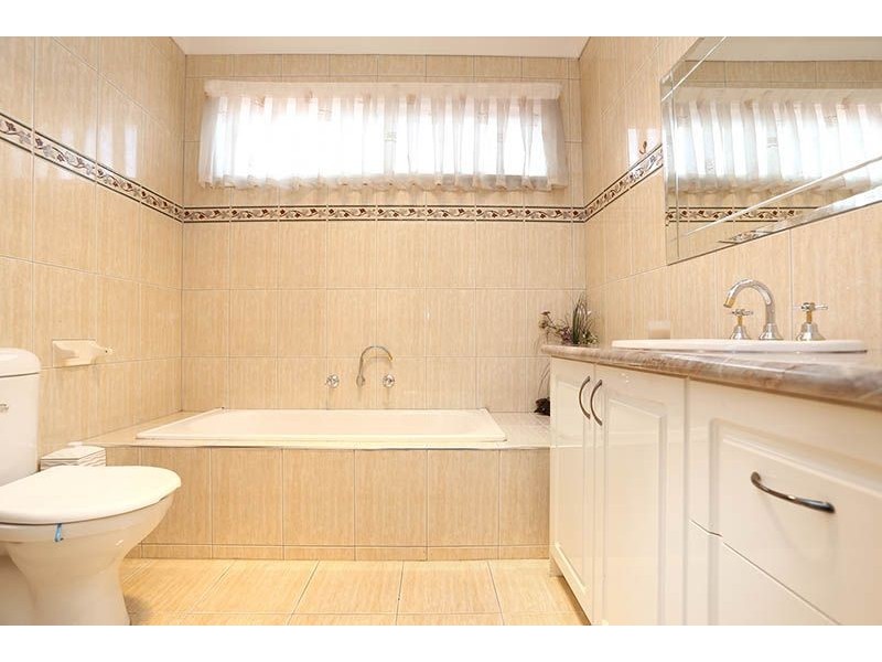 20 Dowding Close, Fawkner VIC 3060