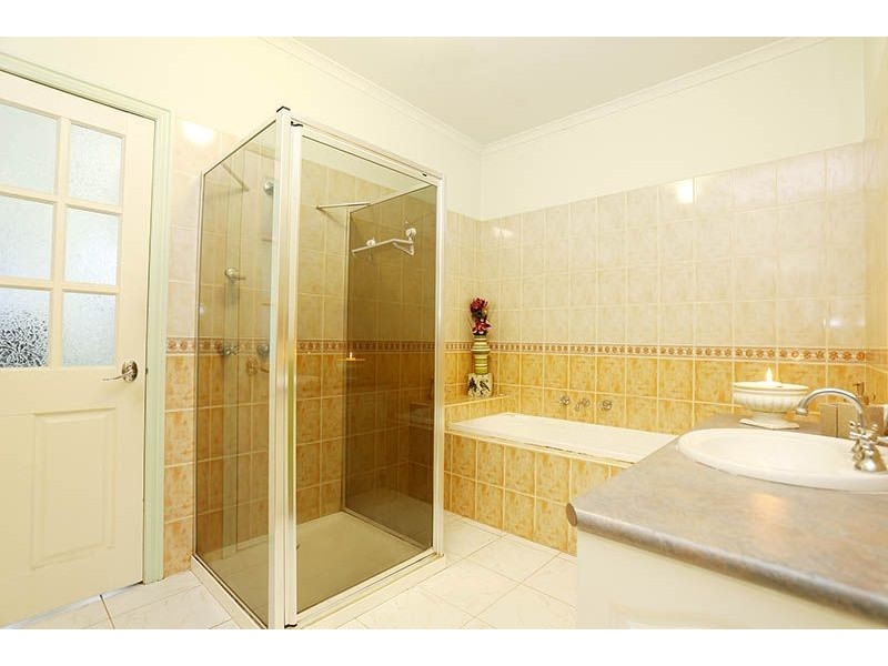 24 Plumpton Avenue, Oak Park VIC 3046