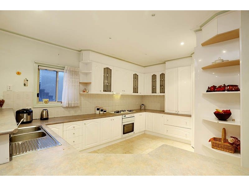 24 Plumpton Avenue, Oak Park VIC 3046