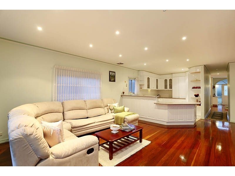 24 Plumpton Avenue, Oak Park VIC 3046