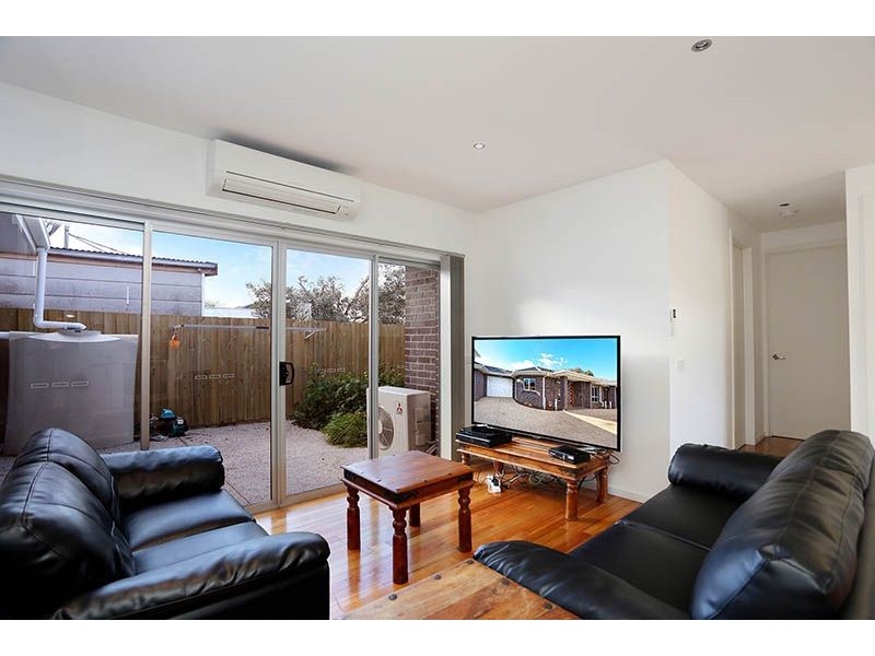 2/70 Hubert Avenue, Glenroy VIC 3046