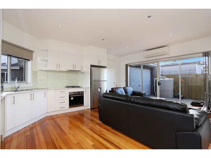 2/70 Hubert Avenue, Glenroy VIC 3046