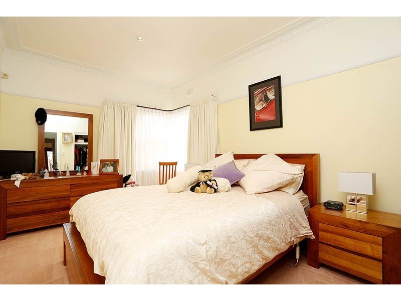 18 Maude Avenue, Glenroy VIC 3046
