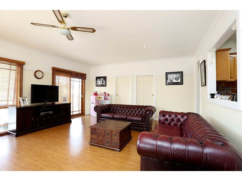 18 Maude Avenue, Glenroy VIC 3046