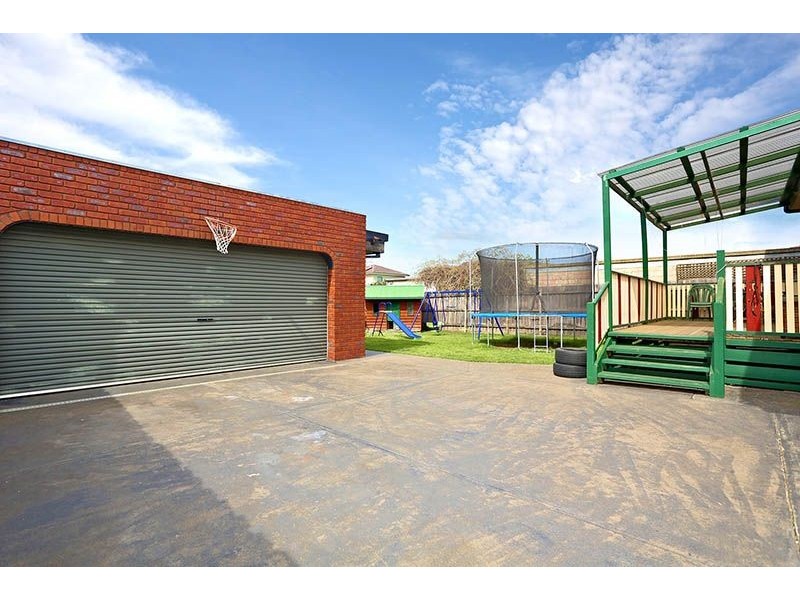 18 Maude Avenue, Glenroy VIC 3046