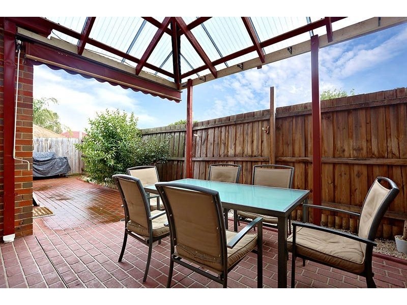 2/1 Isla Avenue, Glenroy VIC 3046