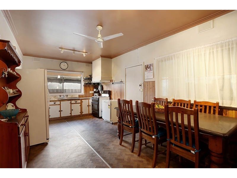 27 Melbourne Avenue, Glenroy VIC 3046