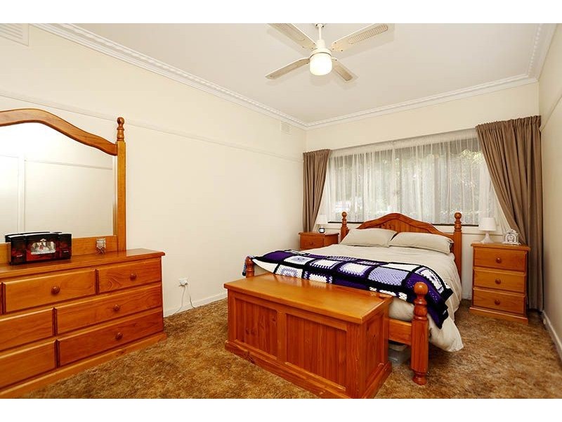 27 Melbourne Avenue, Glenroy VIC 3046