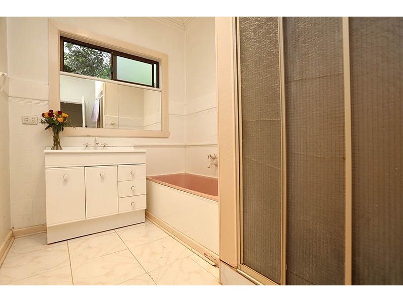 27 Melbourne Avenue, Glenroy VIC 3046