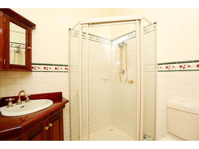 20 Loongana Avenue, Glenroy VIC 3046