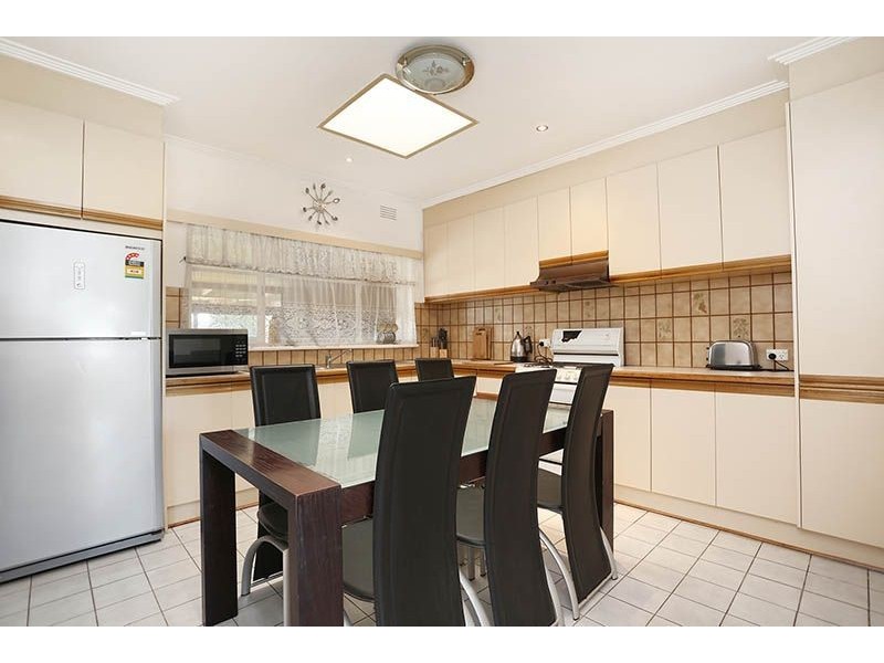 18 Oliver Court, Fawkner VIC 3060