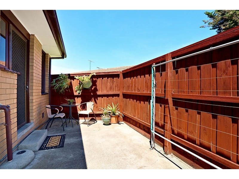 2/9-11 Chris Court, Oak Park VIC 3046