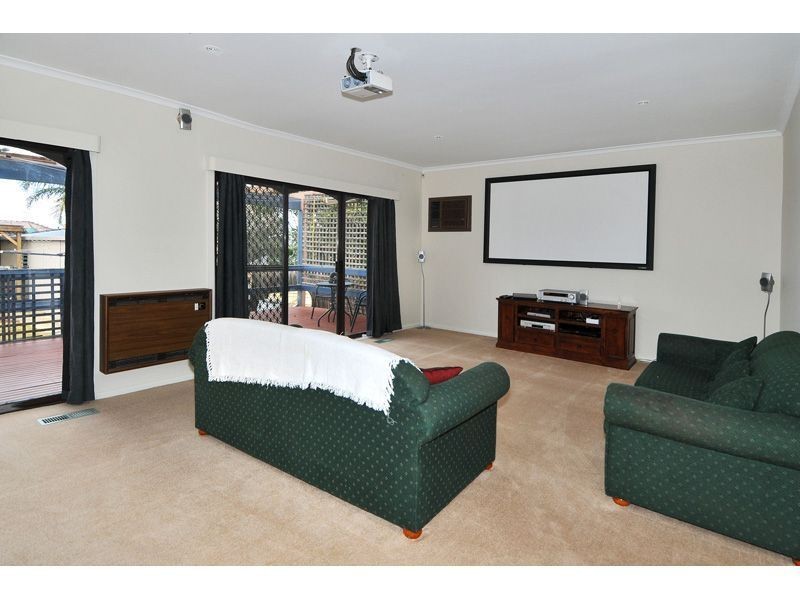 61 Snell Grove, Oak Park VIC 3046