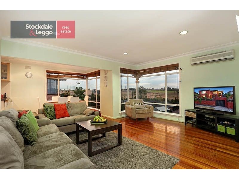 27 Moonee Boulevard, Glenroy VIC 3046