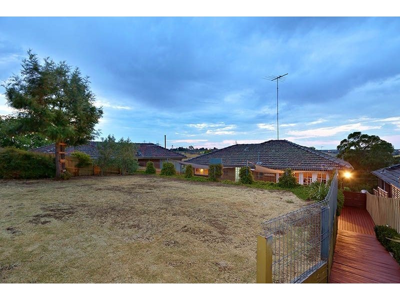 27 Moonee Boulevard, Glenroy VIC 3046