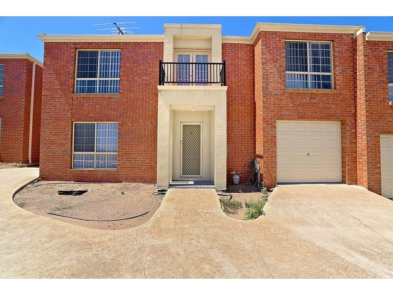 8/32 Papworth Place, Meadow Heights VIC 3048
