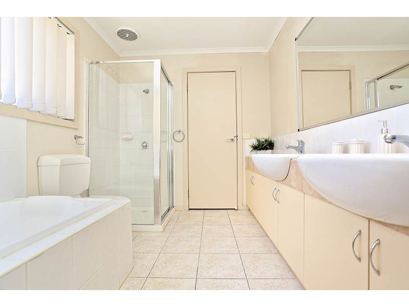 8/32 Papworth Place, Meadow Heights VIC 3048