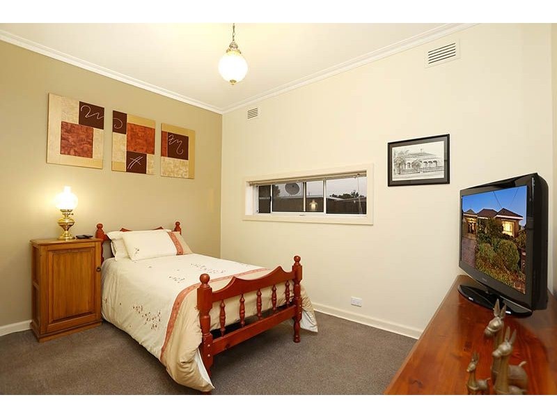 26 Summit Avenue, Oak Park VIC 3046