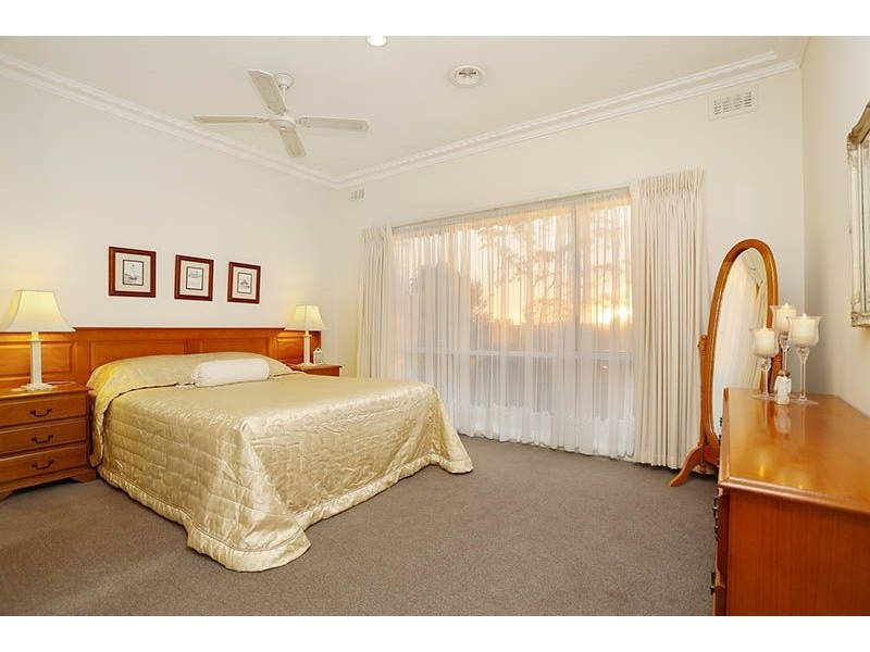 26 Summit Avenue, Oak Park VIC 3046