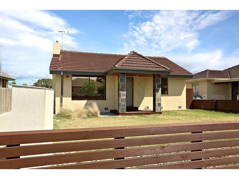 1/137 View Street, Glenroy VIC 3046