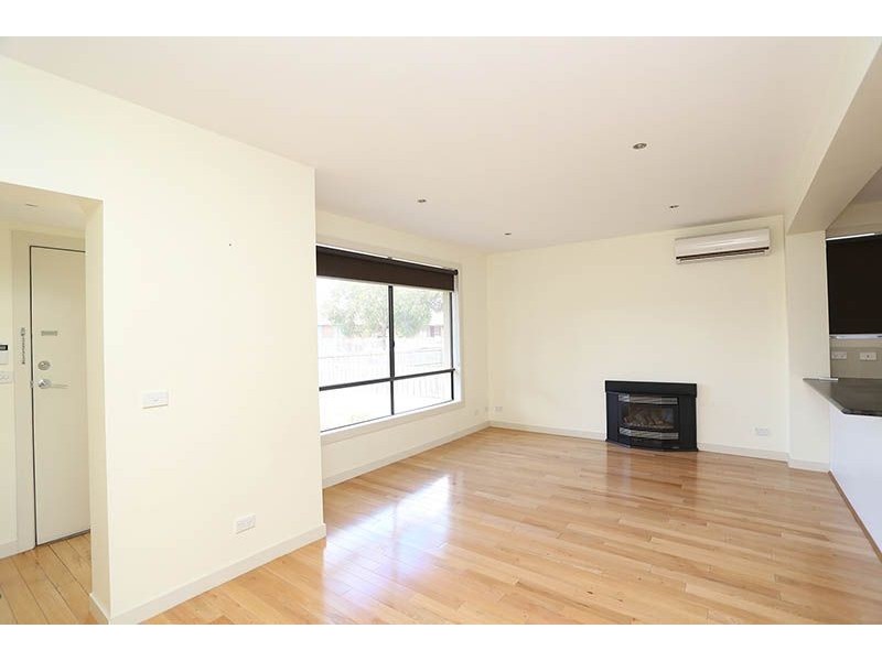 1/137 View Street, Glenroy VIC 3046