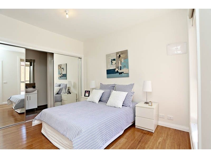 2/96 Loongana Avenue, Glenroy VIC 3046