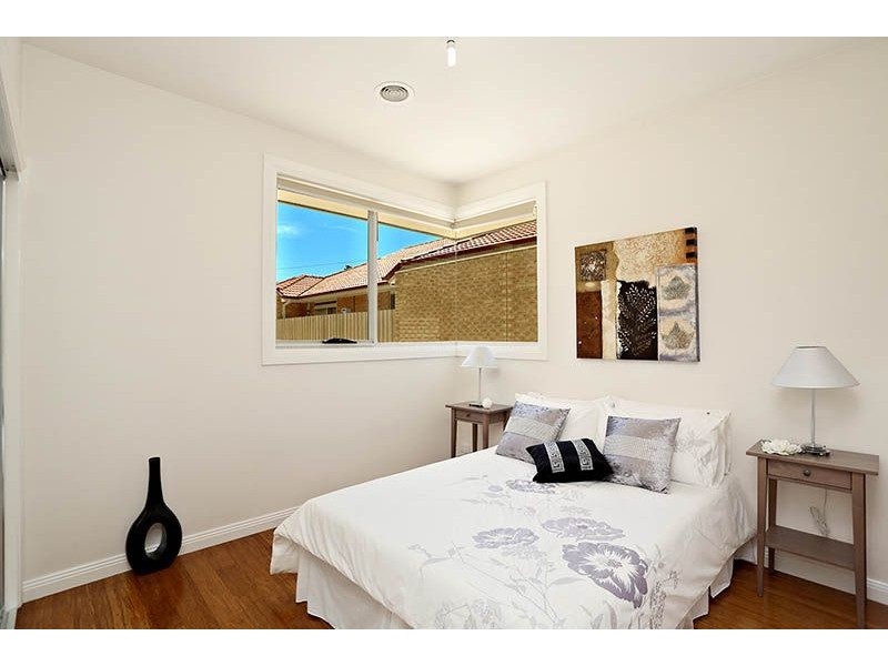 2/96 Loongana Avenue, Glenroy VIC 3046