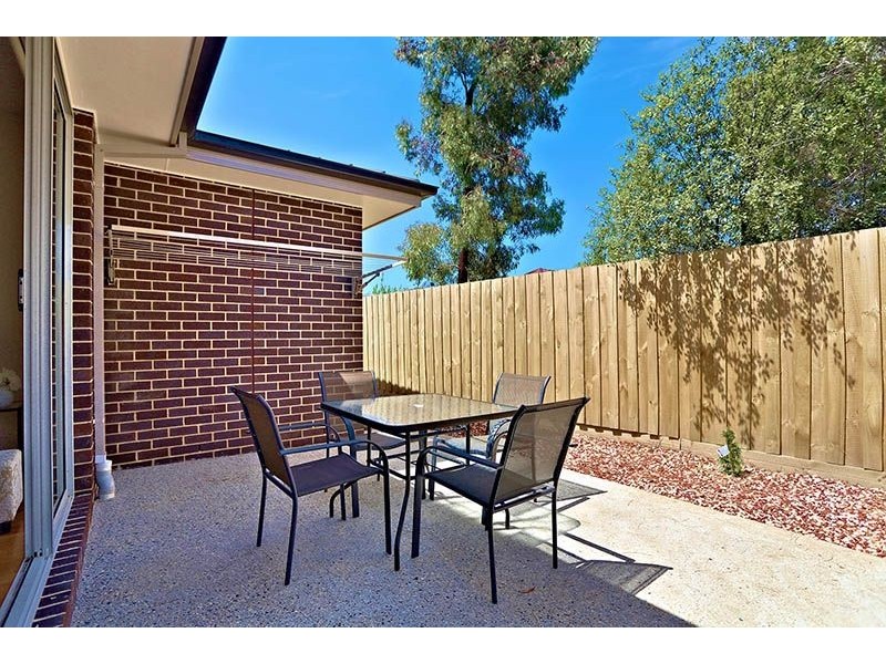 2/96 Loongana Avenue, Glenroy VIC 3046