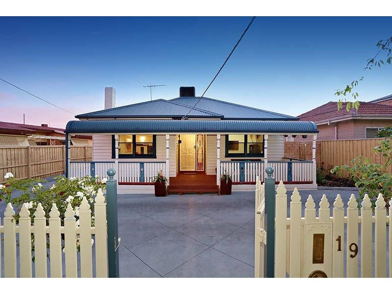 19 Wheatsheaf Road, Glenroy VIC 3046