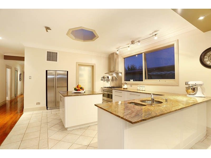 19 Wheatsheaf Road, Glenroy VIC 3046