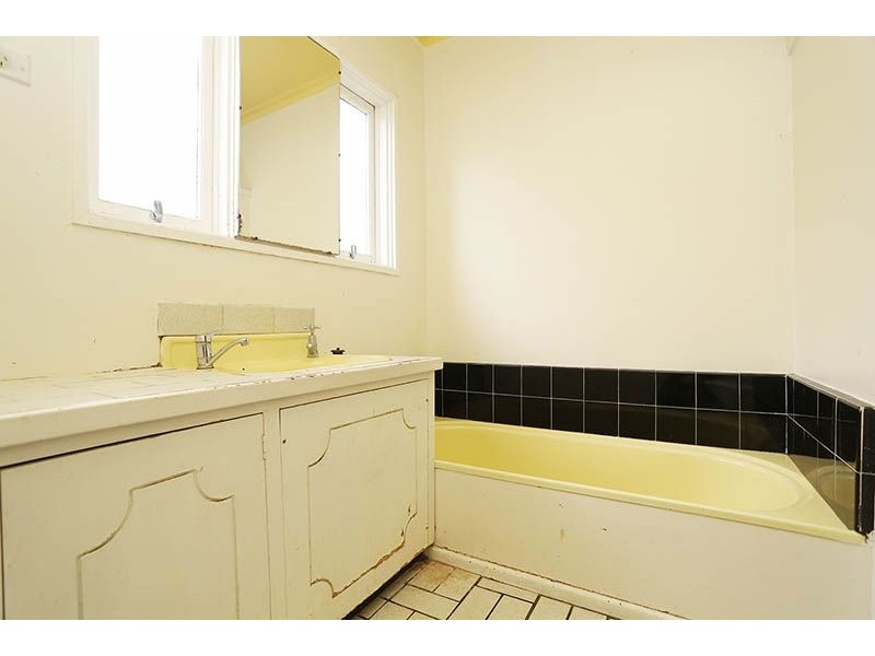 50 Hubert Avenue, Glenroy VIC 3046