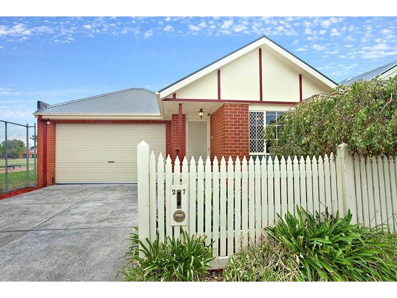 27 Acacia Street, Glenroy VIC 3046