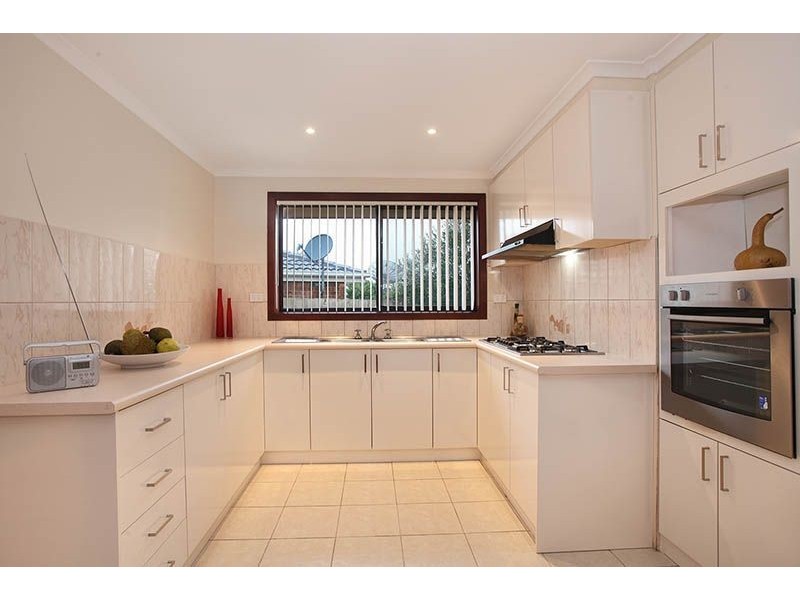 2/8 Bond Court, Meadow Heights VIC 3048